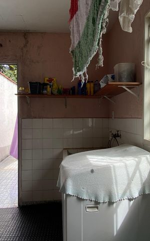 Casa à venda com 250m², 4 quartos e 10 vagas Casa à venda com 250m², 4 quartos e 10 vagasÁrea de Serviço