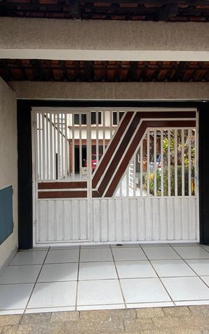 Casa à venda com 250m², 4 quartos e 10 vagas Casa à venda com 250m², 4 quartos e 10 vagasFachada