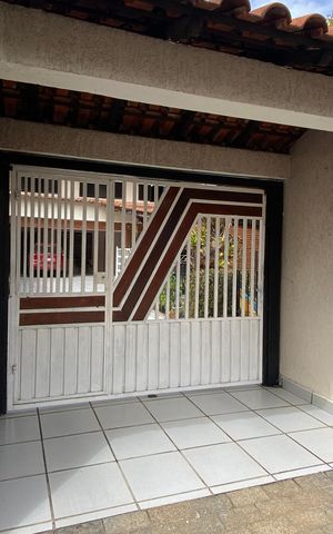 Casa à venda com 250m², 4 quartos e 10 vagas Casa à venda com 250m², 4 quartos e 10 vagasPlaca