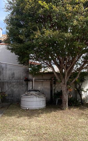 Casa à venda com 250m², 4 quartos e 10 vagas Casa à venda com 250m², 4 quartos e 10 vagasÁrea externa - Jardim