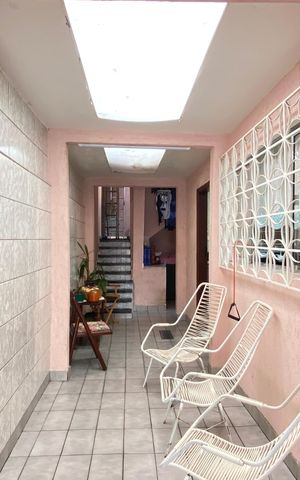 Casa à venda com 250m², 4 quartos e 10 vagas Casa à venda com 250m², 4 quartos e 10 vagasÁrea externa