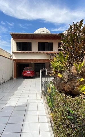 Casa à venda com 250m², 4 quartos e 10 vagas Casa à venda com 250m², 4 quartos e 10 vagasQuintal - Garagem