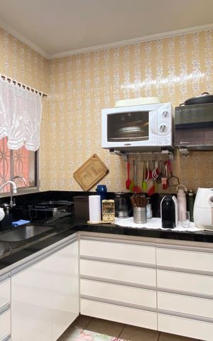 Casa à venda com 250m², 4 quartos e 10 vagas Casa à venda com 250m², 4 quartos e 10 vagasCozinha