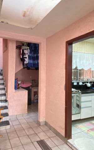 Casa à venda com 250m², 4 quartos e 10 vagas Casa à venda com 250m², 4 quartos e 10 vagasÁrea de Serviço