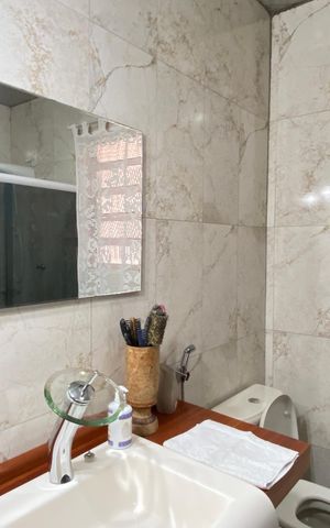 Casa à venda com 250m², 4 quartos e 10 vagas Casa à venda com 250m², 4 quartos e 10 vagasBanheiro 1