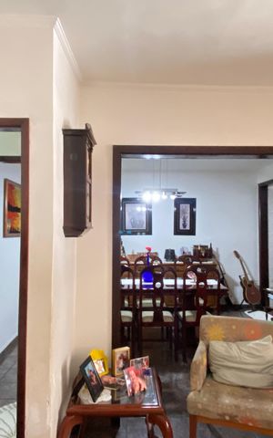 Casa à venda com 250m², 4 quartos e 10 vagas Casa à venda com 250m², 4 quartos e 10 vagas Sala
