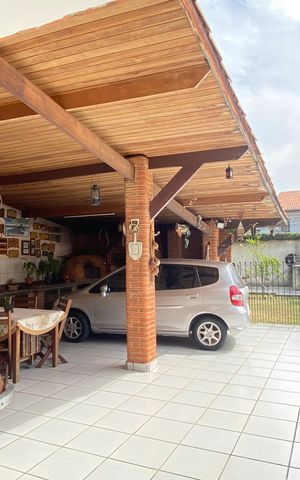 Casa à venda com 250m², 4 quartos e 10 vagas Casa à venda com 250m², 4 quartos e 10 vagasQuintal - Garagem