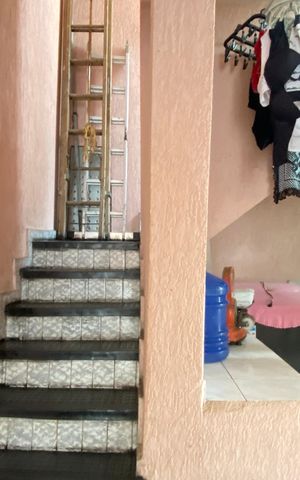 Casa à venda com 250m², 4 quartos e 10 vagas Casa à venda com 250m², 4 quartos e 10 vagasÁrea de Serviço