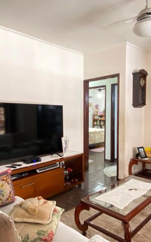 Casa à venda com 250m², 4 quartos e 10 vagas Casa à venda com 250m², 4 quartos e 10 vagas Sala