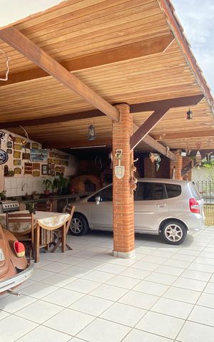 Casa à venda com 250m², 4 quartos e 10 vagas Casa à venda com 250m², 4 quartos e 10 vagasQuintal - Garagem
