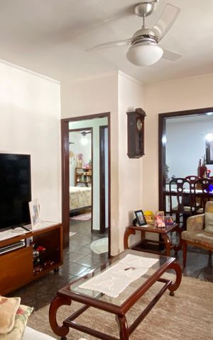 Casa à venda com 250m², 4 quartos e 10 vagas Casa à venda com 250m², 4 quartos e 10 vagas Sala