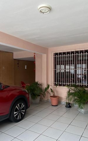 Casa à venda com 250m², 4 quartos e 10 vagas Casa à venda com 250m², 4 quartos e 10 vagasQuintal - Garagem