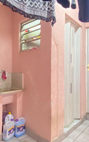 Casa à venda com 250m², 4 quartos e 10 vagas Casa à venda com 250m², 4 quartos e 10 vagasÁrea de Serviço