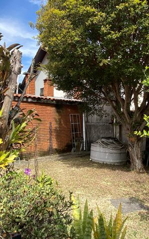 Casa à venda com 250m², 4 quartos e 10 vagas Casa à venda com 250m², 4 quartos e 10 vagasÁrea externa - Jardim
