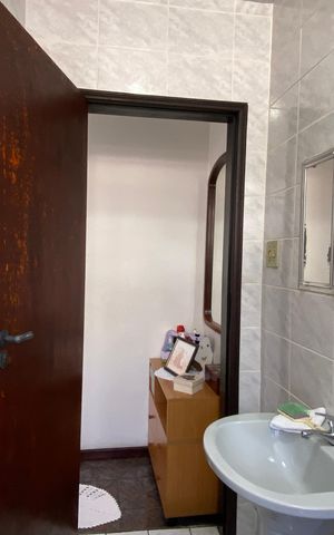 Casa à venda com 250m², 4 quartos e 10 vagas Casa à venda com 250m², 4 quartos e 10 vagasBanheiro 2