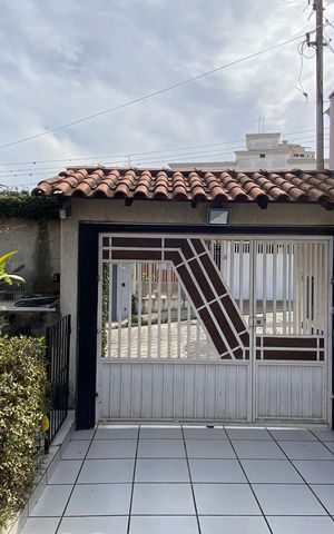 Casa à venda com 250m², 4 quartos e 10 vagas Casa à venda com 250m², 4 quartos e 10 vagasQuintal - Garagem