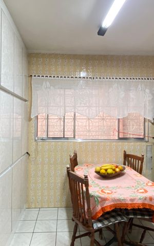 Casa à venda com 250m², 4 quartos e 10 vagas Casa à venda com 250m², 4 quartos e 10 vagasCozinha