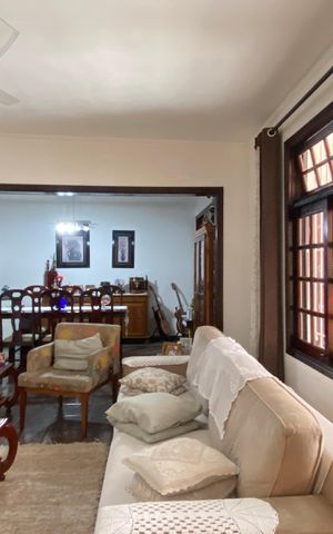 Casa à venda com 250m², 4 quartos e 10 vagas Casa à venda com 250m², 4 quartos e 10 vagas Sala