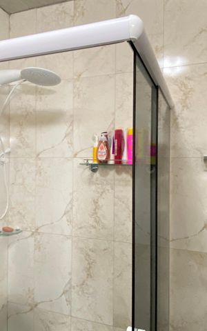 Casa à venda com 250m², 4 quartos e 10 vagas Casa à venda com 250m², 4 quartos e 10 vagasBanheiro 1
