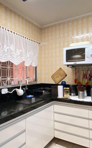 Casa à venda com 250m², 4 quartos e 10 vagas Casa à venda com 250m², 4 quartos e 10 vagasCozinha
