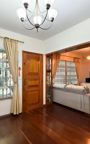 Casa à venda com 150m², 2 quartos e 3 vagas Casa à venda com 150m², 2 quartos e 3 vagasSala