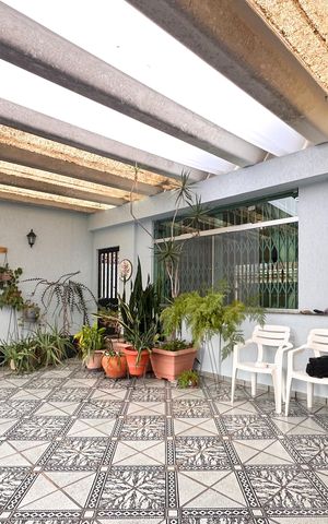 Casa à venda com 150m², 2 quartos e 3 vagas Casa à venda com 150m², 2 quartos e 3 vagasGaragem