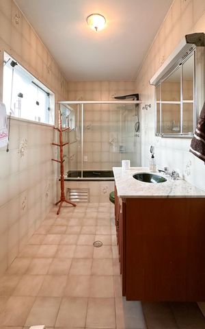 Casa à venda com 150m², 2 quartos e 3 vagas Casa à venda com 150m², 2 quartos e 3 vagasBanheiro da Suíte