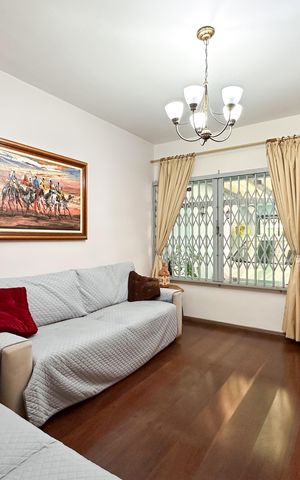 Casa à venda com 150m², 2 quartos e 3 vagas Casa à venda com 150m², 2 quartos e 3 vagasSala