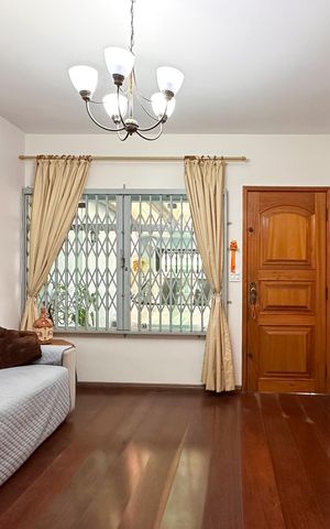 Casa à venda com 150m², 2 quartos e 3 vagas Casa à venda com 150m², 2 quartos e 3 vagasSala