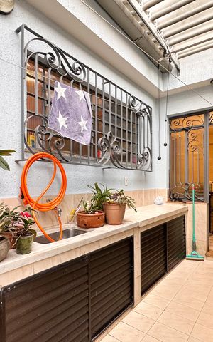 Casa à venda com 150m², 2 quartos e 3 vagas Casa à venda com 150m², 2 quartos e 3 vagasQuintal