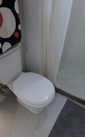 Apartamento à venda com 117m², 3 quartos e 2 vagasBanheiro canadense das suítes 2 e 3