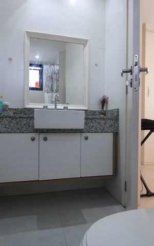 Apartamento à venda com 117m², 3 quartos e 2 vagasBanheiro canadense das suítes 2 e 3
