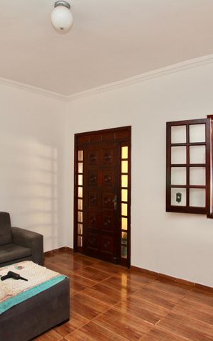 Casa à venda com 130m², 3 quartos e 4 vagas Casa à venda com 130m², 3 quartos e 4 vagasSala
