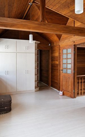 Casa de condomínio à venda com 245m², 3 quartos e 2 vagas Casa de condomínio à venda com 245m², 3 quartos e 2 vagasQuarto