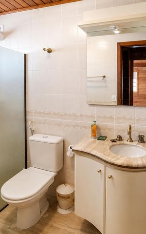 Casa de condomínio à venda com 245m², 3 quartos e 2 vagas Casa de condomínio à venda com 245m², 3 quartos e 2 vagasBanheiro