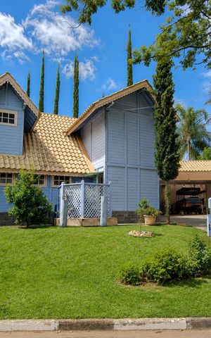 Casa de condomínio à venda com 245m², 3 quartos e 2 vagas Casa de condomínio à venda com 245m², 3 quartos e 2 vagasÁrea externa