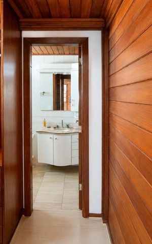 Casa de condomínio à venda com 245m², 3 quartos e 2 vagas Casa de condomínio à venda com 245m², 3 quartos e 2 vagasCorredor