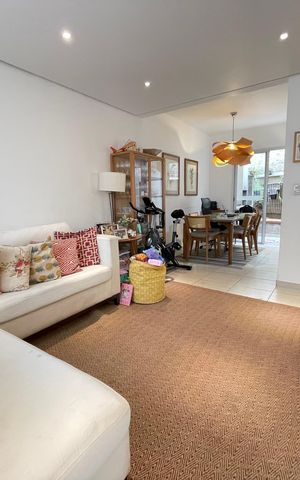Casa de condomínio à venda com 110m², 3 quartos e 2 vagas Casa de condomínio à venda com 110m², 3 quartos e 2 vagasSala
