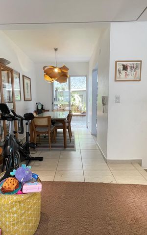 Casa de condomínio à venda com 110m², 3 quartos e 2 vagas Casa de condomínio à venda com 110m², 3 quartos e 2 vagasSala