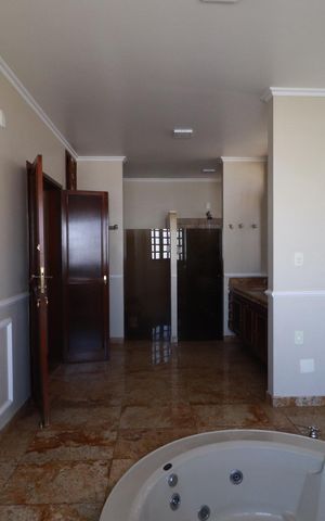 Casa para alugar com 396m², 5 quartos e 4 vagasBanheiro suite 1