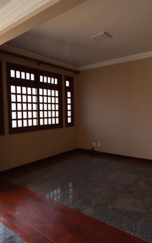 Casa para alugar com 396m², 5 quartos e 4 vagasSala