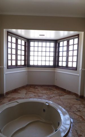 Casa para alugar com 396m², 5 quartos e 4 vagasBanheiro suite 1