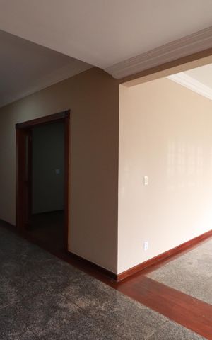 Casa para alugar com 396m², 5 quartos e 4 vagasSala