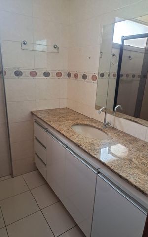 Apartamento para alugar com 72m², 3 quartos e 2 vagas Apartamento para alugar com 72m², 3 quartos e 2 vagasBanheiro