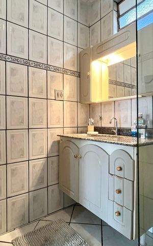 Casa à venda com 150m², 3 quartos e 2 vagasBanheiro