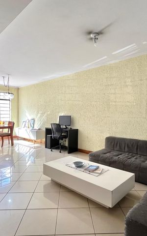 Casa à venda com 150m², 3 quartos e 2 vagasSala