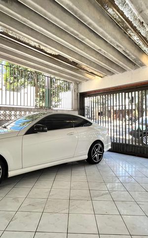 Casa à venda com 150m², 3 quartos e 2 vagasGaragem