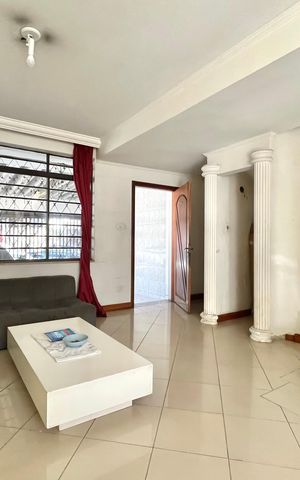 Casa à venda com 150m², 3 quartos e 2 vagasSala