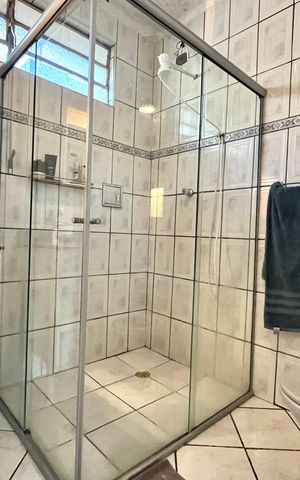 Casa à venda com 150m², 3 quartos e 2 vagasBanheiro