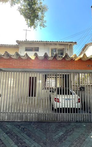 Casa à venda com 150m², 3 quartos e 2 vagasFachada